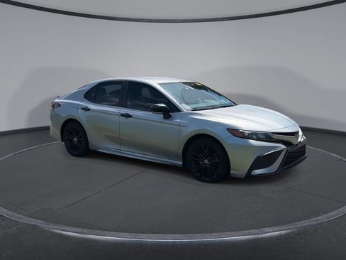 Used 2021 Toyota Camry SE w/ Convenience Package FWD image 2