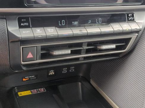 Used 2025 Toyota Camry SE w/ Convenience Package FWD image 24