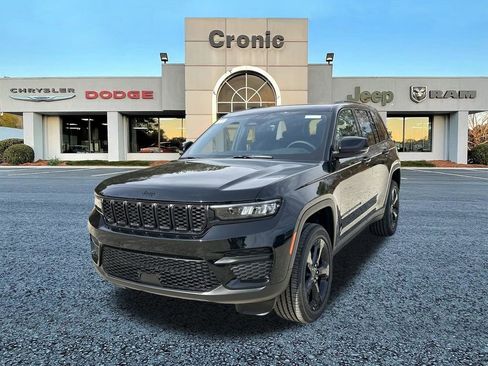 New 2025 Jeep Grand Cherokee Altitude image 7