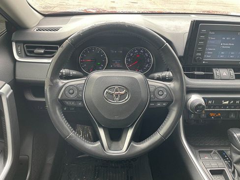 Used 2021 Toyota RAV4 XLE Premium image 14