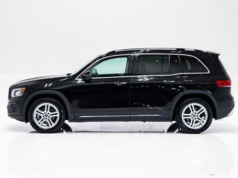 Used 2023 Mercedes-Benz GLB 250 4MATIC w/ Premium Package image 24