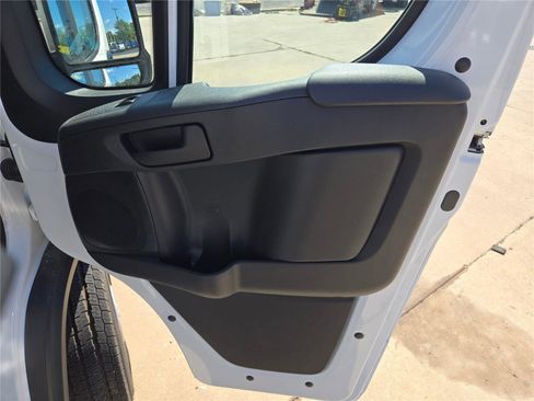 Used 2025 RAM ProMaster 2500 w/ Convenience Group image 6