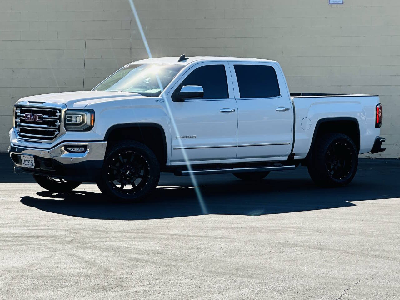 Used 2016 GMC Sierra 1500 SLT w/ SLT Preferred Package AWD/4WD image 3