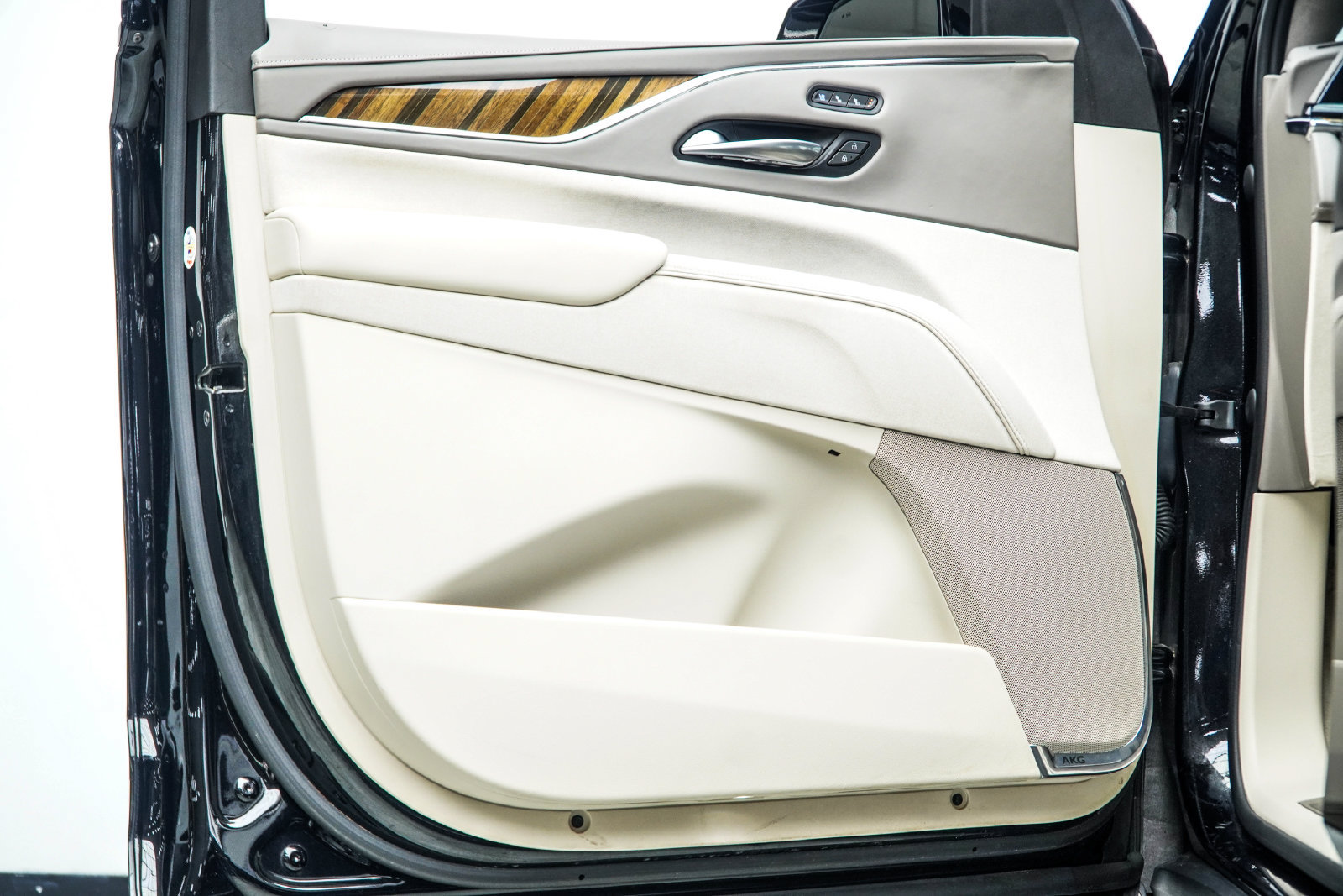 Used 2022 Cadillac Escalade Premium Luxury Platinum w/ LPO, Radiant Package AWD/4WD image 40