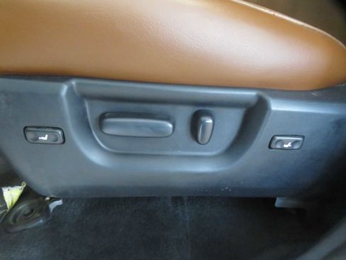 Used 2017 Toyota Sequoia Platinum RWD image 16