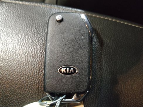 Used 2020 Kia Soul S FWD image 32