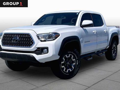 Used 2018 Toyota Tacoma TRD Off-Road image 1