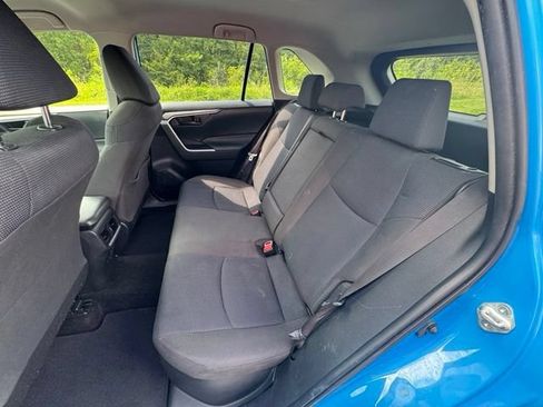 Used 2019 Toyota RAV4 LE w/ Carpet Mat Package AWD/4WD image 16