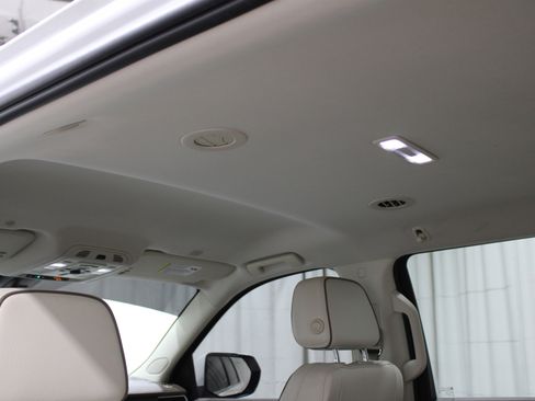 Used 2022 GMC Yukon XL Denali w/ Advanced Technology Package image 30