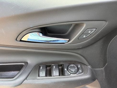 Used 2024 Chevrolet Equinox LT FWD image 11