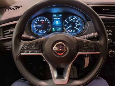 Used 2017 Nissan Rogue S w/ S Family Package image 18