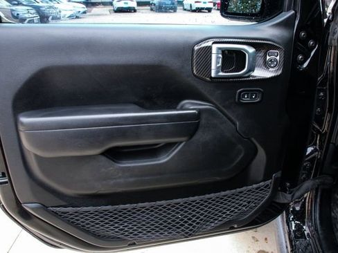 Used 2022 Jeep Gladiator Willys image 12