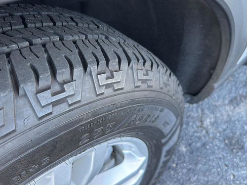 Used 2021 Ford Explorer XLT image 35