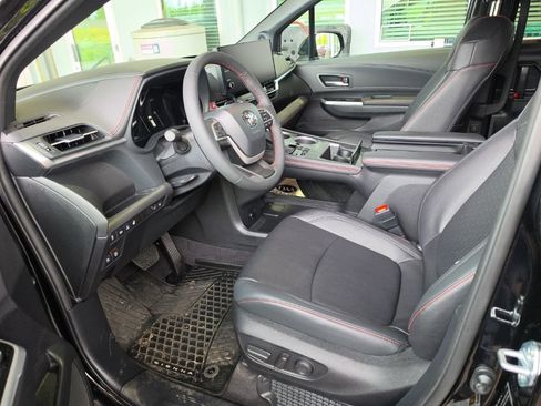 Used 2025 Toyota Sienna XSE AWD/4WD image 2