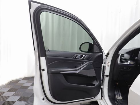 Used 2020 BMW X5 M50i w/ Premium Package image 4