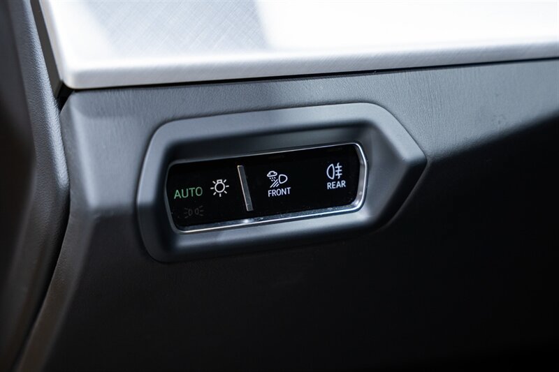 Used 2020 Lamborghini Urus AWD/4WD image 66