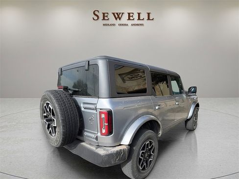 Used 2023 Ford Bronco Outer Banks image 3