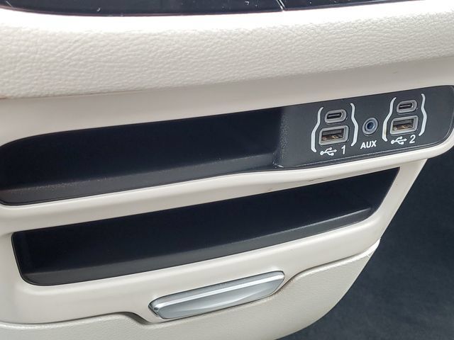 Used 2024 Chrysler Pacifica Limited FWD image 23
