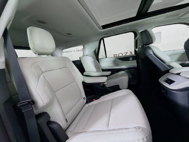 New 2026 Lincoln Navigator Reserve AWD/4WD image 31