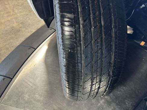 New 2025 INFINITI QX80 Sensory image 11