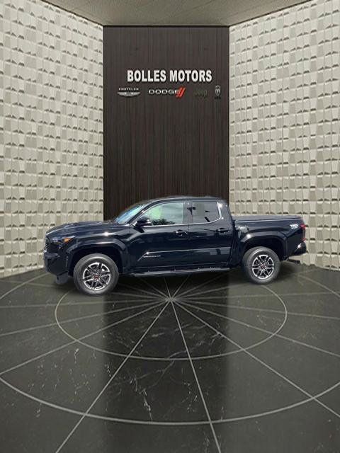 Used 2025 Toyota Tacoma TRD Sport w/ TRD Sport Upgrade Package AWD/4WD image 13