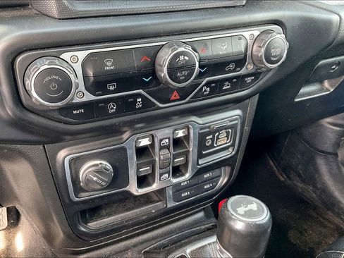 Used 2021 Jeep Wrangler Unlimited Sahara image 17