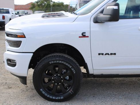 New 2026 RAM 2500 Laramie AWD/4WD image 7
