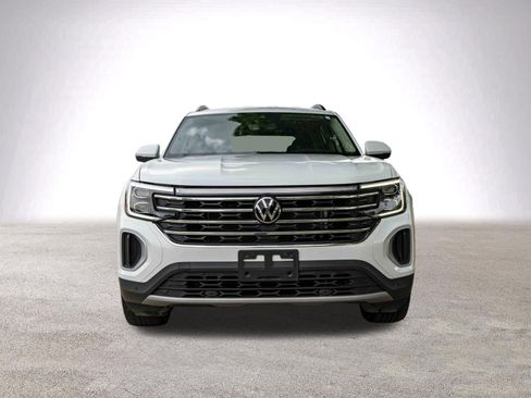 Used 2024 Volkswagen Atlas SE w/ Black Wheel Package image 3