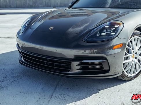 Used 2018 Porsche Panamera 4S image 23