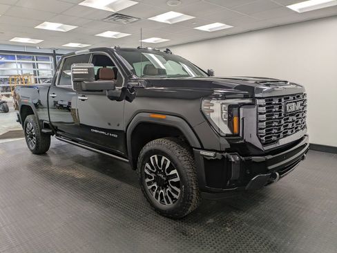 Used 2024 GMC Sierra 2500 Denali Ultimate image 3