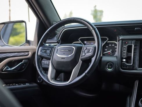 Used 2021 GMC Yukon XL Denali w/ Denali Premium Package AWD/4WD image 32