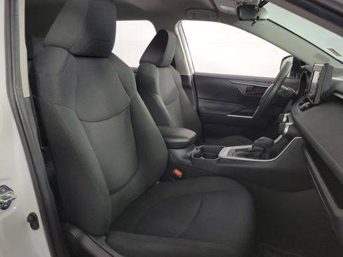 Used 2020 Toyota RAV4 LE FWD image 15