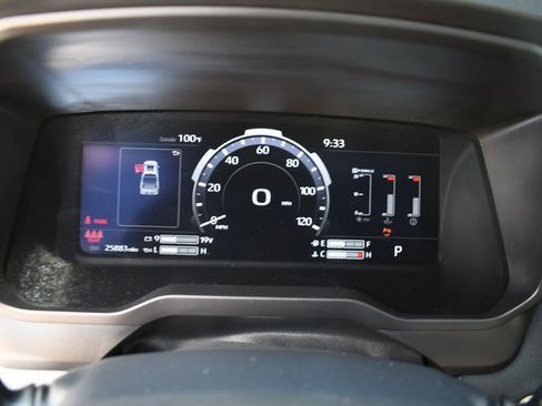 Used 2024 Toyota Tundra Limited AWD/4WD image 32