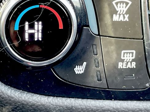 Used 2023 Chevrolet Equinox Premier image 24