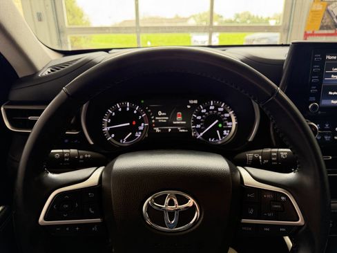 Used 2022 Toyota Highlander XLE AWD/4WD image 51