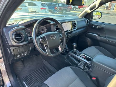 Used 2021 Toyota Tacoma TRD Sport image 9