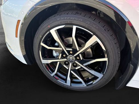 New 2026 Toyota Prius Plug-In Hybrid FWD image 11