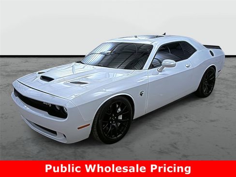 Used 2016 Dodge Challenger SRT Hellcat image 1