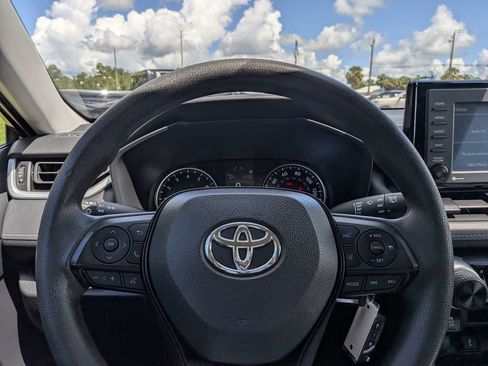 Used 2022 Toyota RAV4 LE FWD image 21