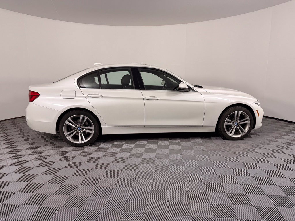 Used 2017 BMW 330i xDrive Sedan AWD/4WD image 7