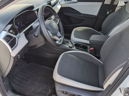 Used 2025 Volkswagen Taos SE image 10