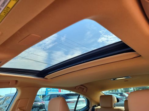 Used 2024 Lexus ES 300h w/ Premium Package FWD image 26