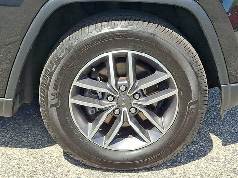 Used 2012 Jeep Grand Cherokee Laredo AWD/4WD image 8