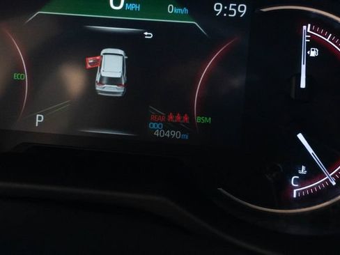Used 2024 Toyota RAV4 XLE FWD image 22