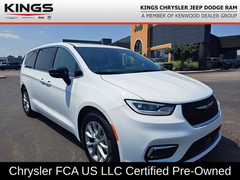 Certified 2026 Chrysler Pacifica Limited FWD image 1