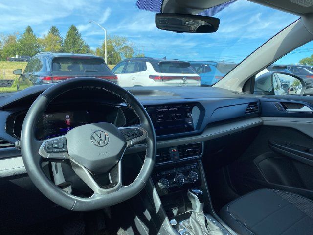 Used 2024 Volkswagen Taos SE AWD/4WD image 12