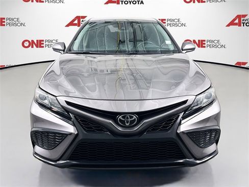 Used 2021 Toyota Camry SE image 2