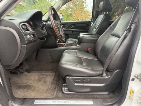 Used 2013 GMC Yukon XL Denali image 37