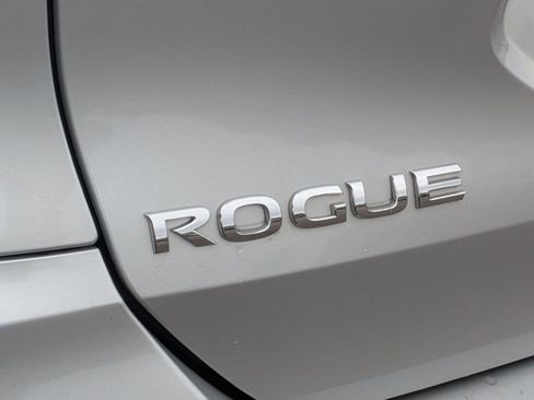 Used 2020 Nissan Rogue SV w/ Premium Package AWD/4WD image 11