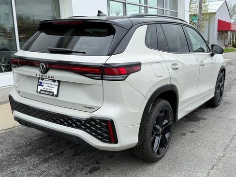 New 2026 Volkswagen Tiguan SE R-Line AWD/4WD image 3